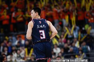 九游官网-关键局状态出色！胡明轩14中7&amp;4记三分拿下20分4板5助2断