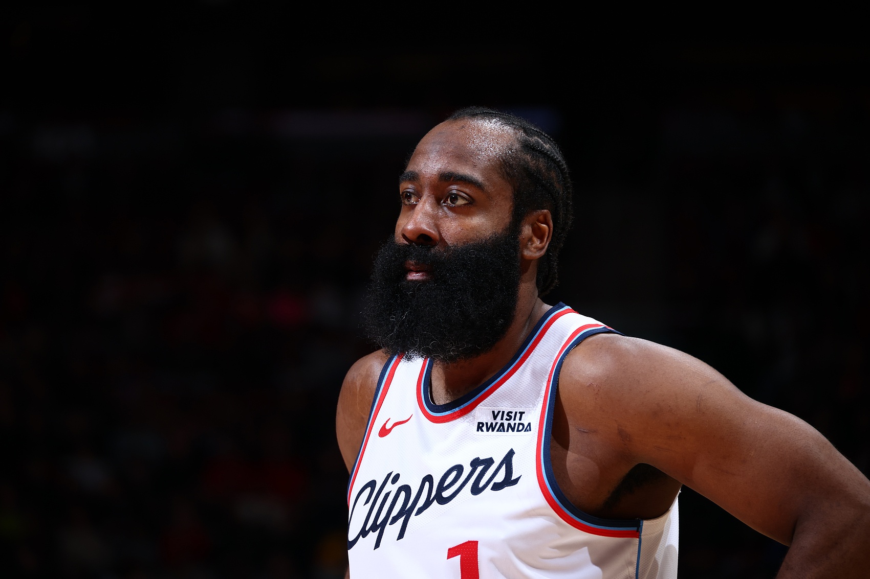 九游入口-运筹帷幄！哈登半场13中4拿到10分8助2断 正负值+13